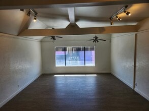 7615 1/2-7617  1/2 Melrose Ave, Los Angeles, CA à louer Photo intérieure- Image 2 de 4