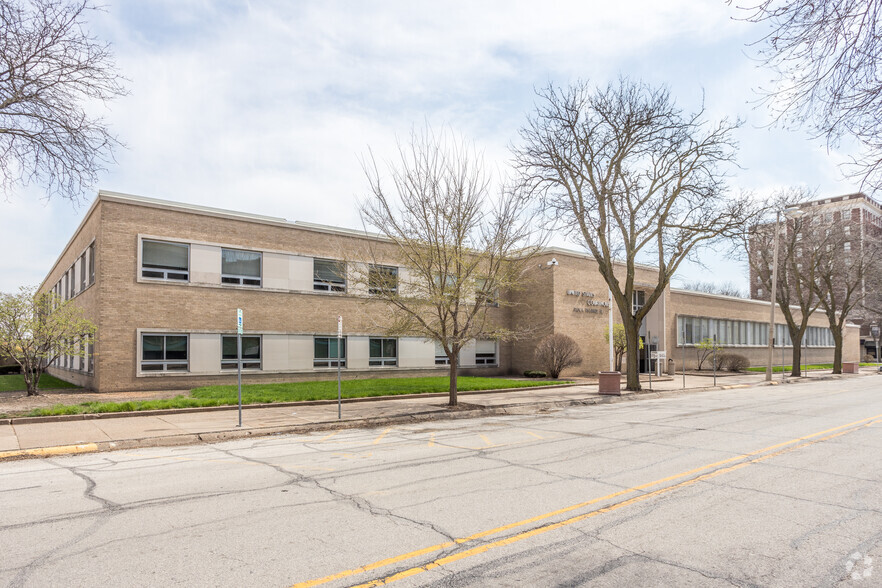 211 19th St, Rock Island, IL for lease - Building Photo - Image 1 of 4