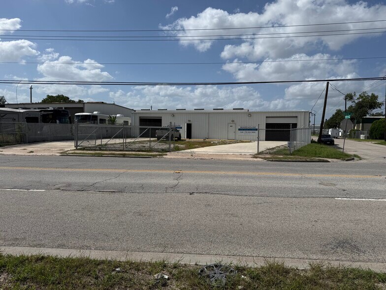 6229 Dixie Dr, Houston, TX à vendre - Photo du bâtiment - Image 2 de 10