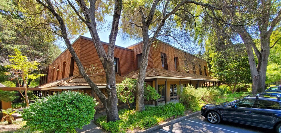 7 Mount Lassen, San Rafael, CA à louer - Photo du bâtiment - Image 2 de 10