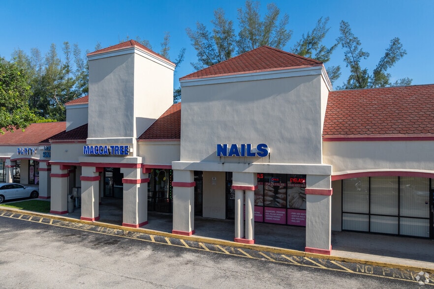8901-9131 Pembroke Rd, Hollywood, FL for lease - Building Photo - Image 3 of 5