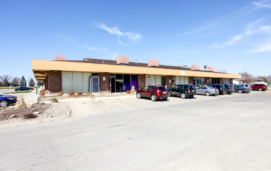 14203-14265 Pacific St, Omaha, NE for lease - Building Photo - Image 2 of 3