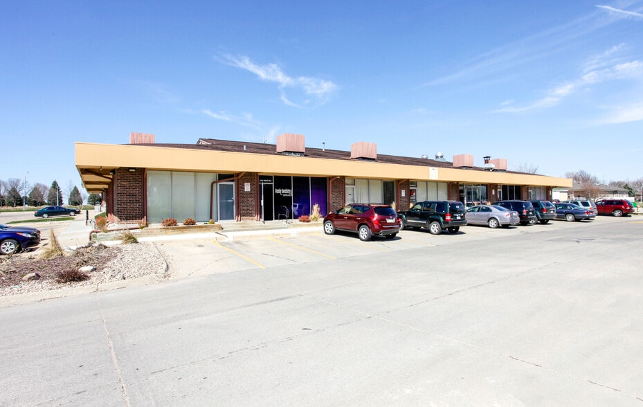 14203-14265 Pacific St, Omaha, NE for lease - Primary Photo - Image 2 of 5