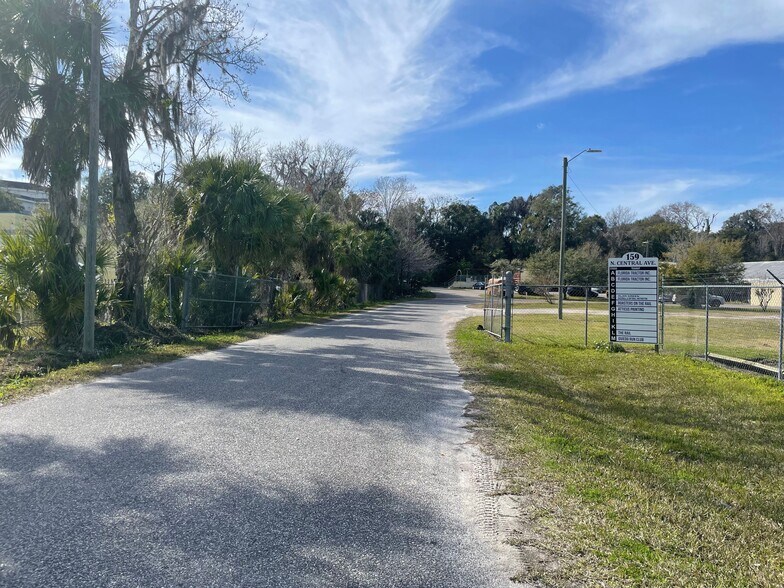 159 N Central Ave, Oviedo, FL à louer - Photo du bâtiment - Image 2 de 6