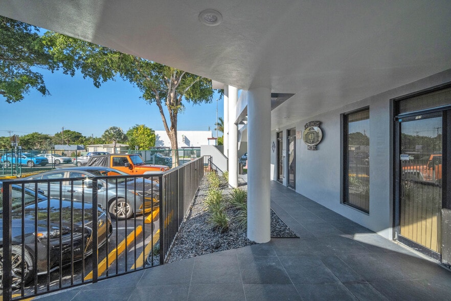 1818 Sheridan St, Hollywood, FL for lease - Building Photo - Image 3 of 26