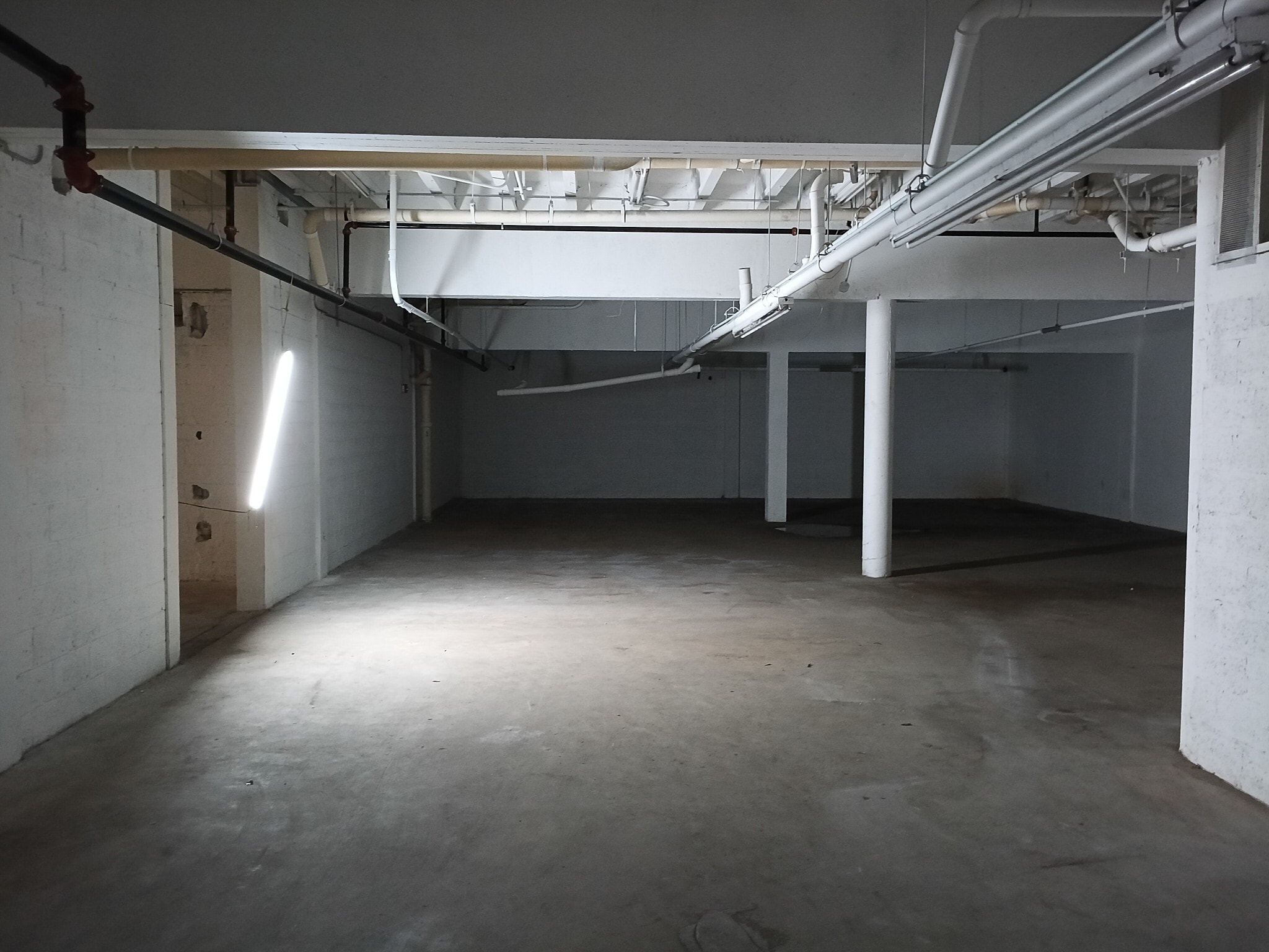 1205 NE 163rd St, North Miami Beach, FL for lease Interior Photo- Image 1 of 7