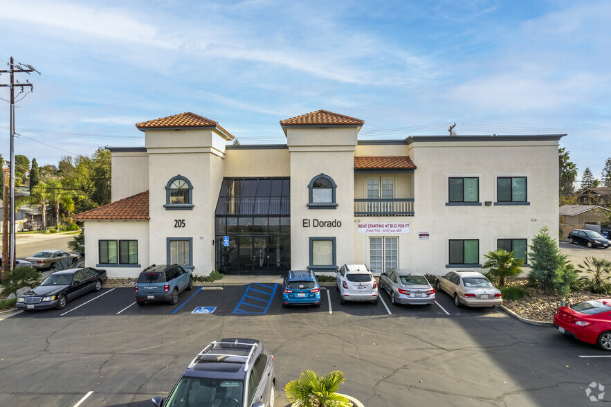 205 W 5th Ave, Escondido, CA for lease - Primary Photo - Image 1 of 4