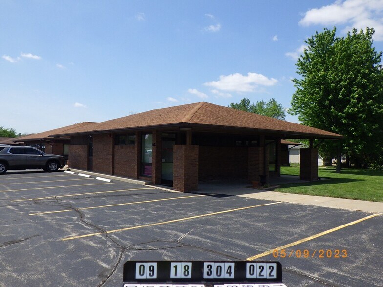 1604 W Lafayette Ave, Jacksonville, IL for sale - Primary Photo - Image 1 of 12