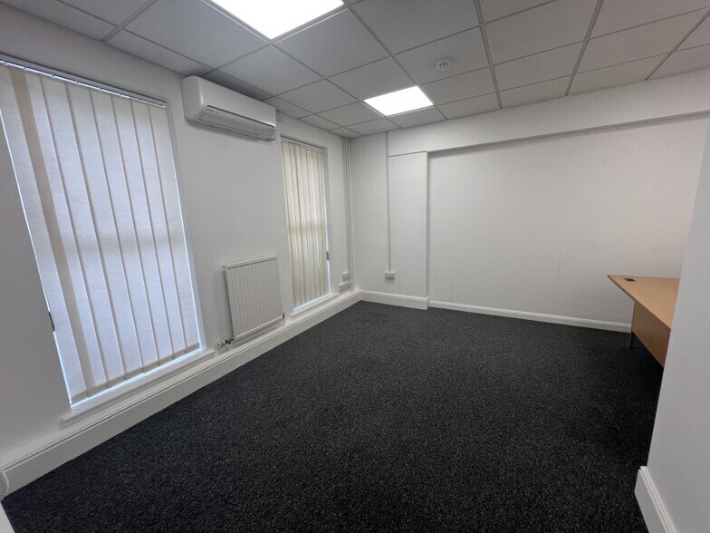Peppercorn Clos, Peterborough for sale - Interior Photo - Image 3 of 15