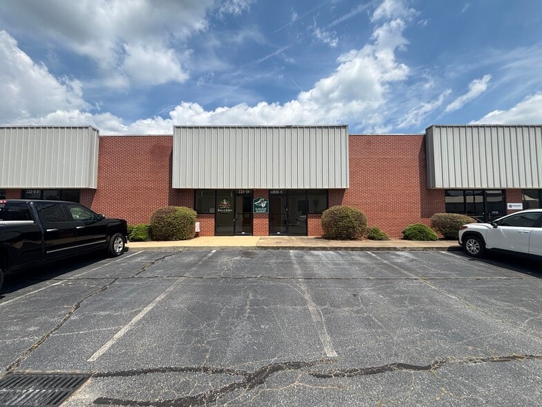 221 Cooper Ln, Easley, SC for lease - Building Photo - Image 2 of 8