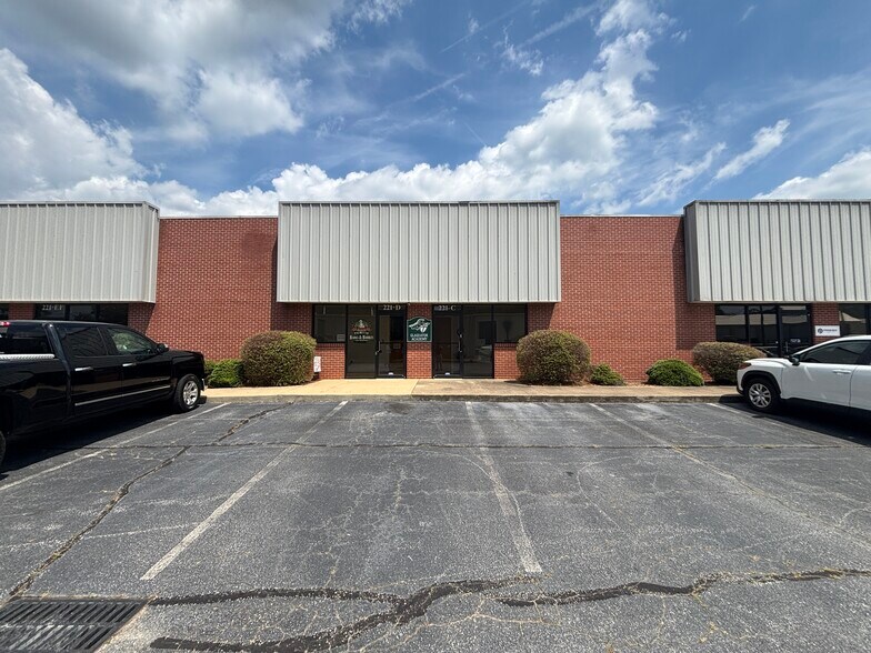 221 Cooper Ln, Easley, SC à louer - Photo du bâtiment - Image 2 de 8