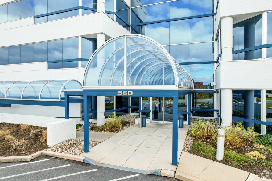 560 Van Reed Rd, Wyomissing, PA à louer - Photo du bâtiment - Image 3 de 8