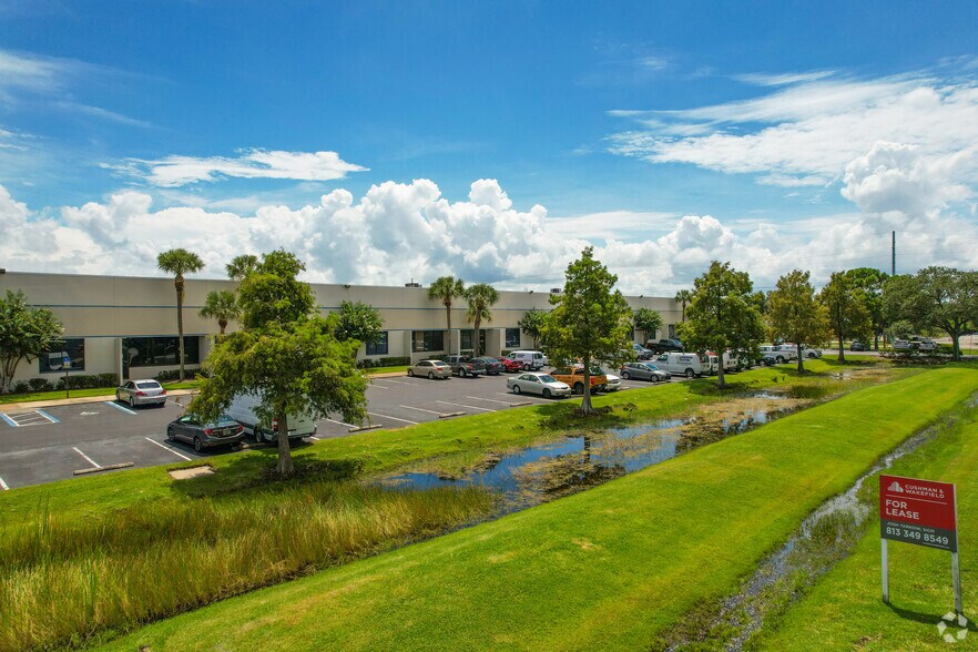 602-624 S Ware Blvd, Tampa, FL à louer - Photo du bâtiment - Image 3 de 6