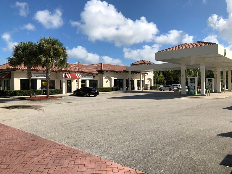 1293 SW Del Rio Blvd, Port Saint Lucie, FL à vendre - Photo du bâtiment - Image 3 de 10