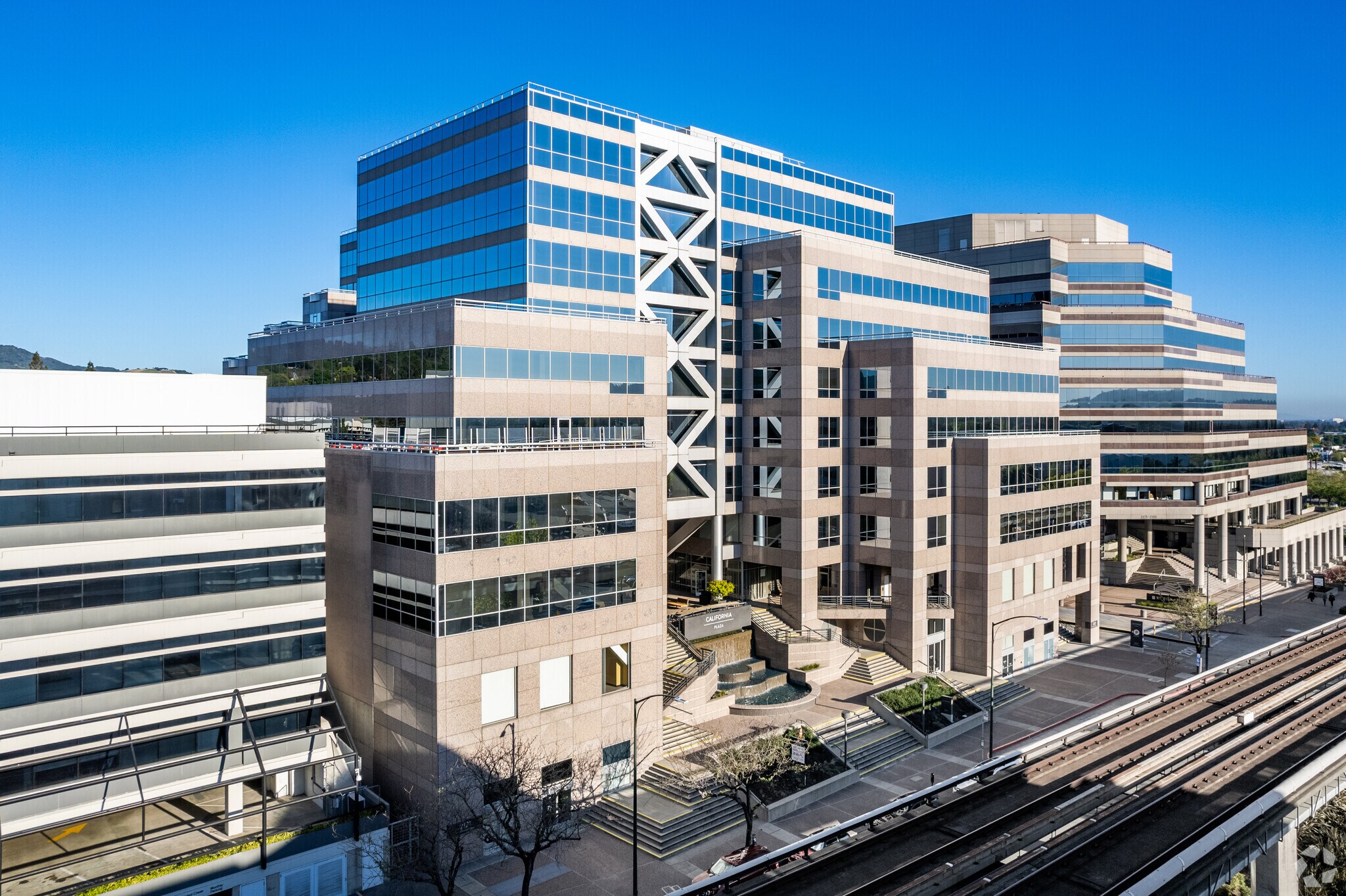 2121 N California Blvd, Walnut Creek, CA à louer Photo du bâtiment- Image 1 de 6