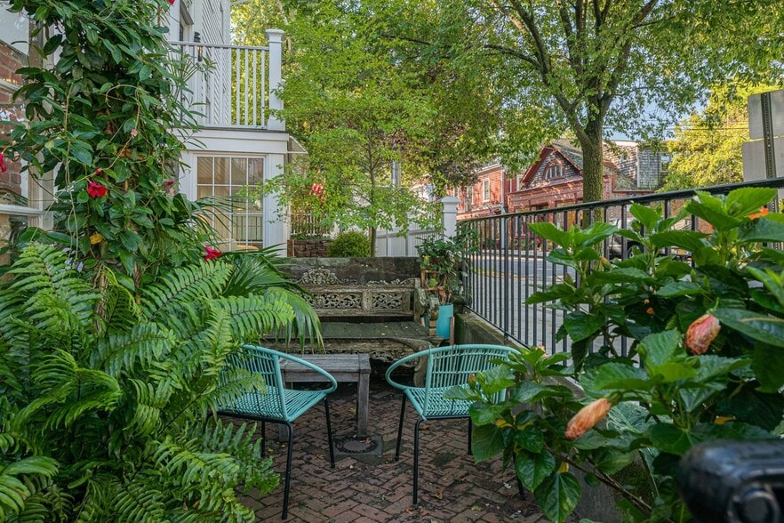 11 Madison St, Sag Harbor, NY for sale - Building Photo - Image 3 of 11