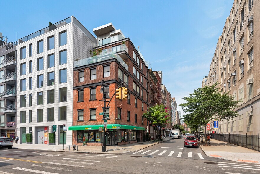 334 Grand St, New York, NY à vendre - Photo du bâtiment - Image 3 de 27