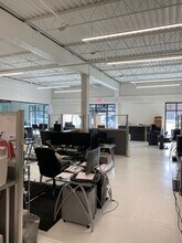 445 Plasamour Dr NE, Atlanta, GA for lease Interior Photo- Image 2 of 4