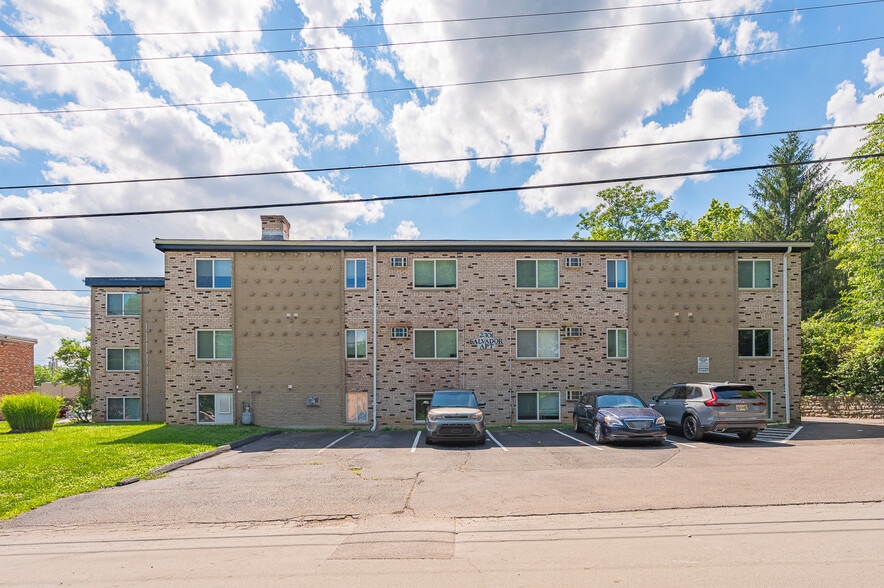 2301 Salvador St, Cincinnati, OH à vendre - Photo du bâtiment - Image 2 de 36