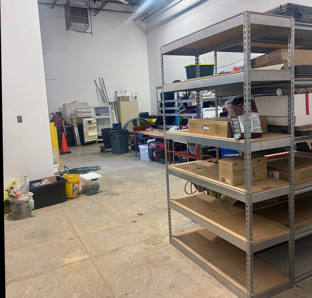 3125 Sovereign Dr, Lansing, MI à louer - Photo du bâtiment - Image 2 de 12