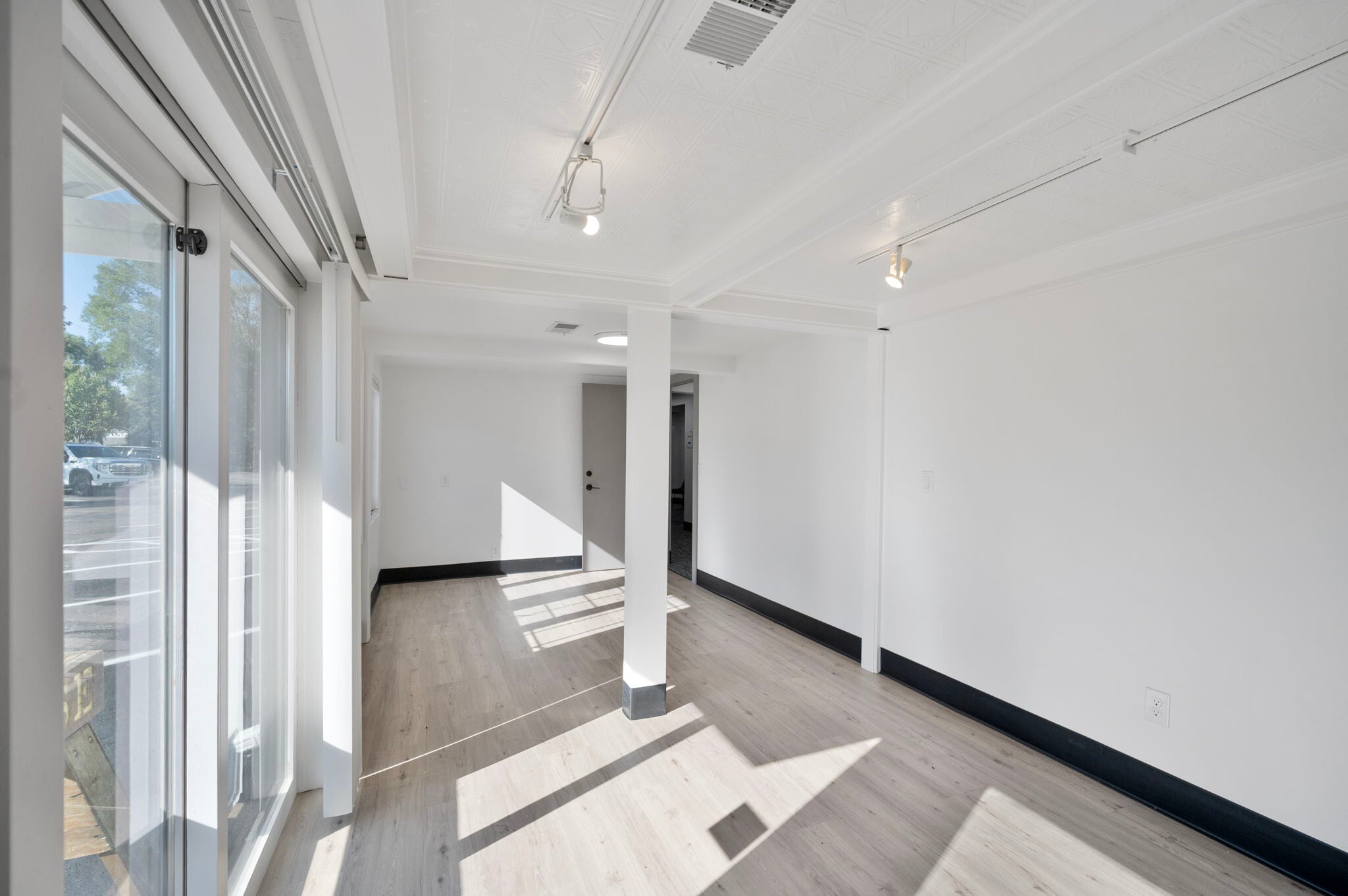 4740 N 42nd Ave, Golden Valley, MN for lease Interior Photo- Image 1 of 5