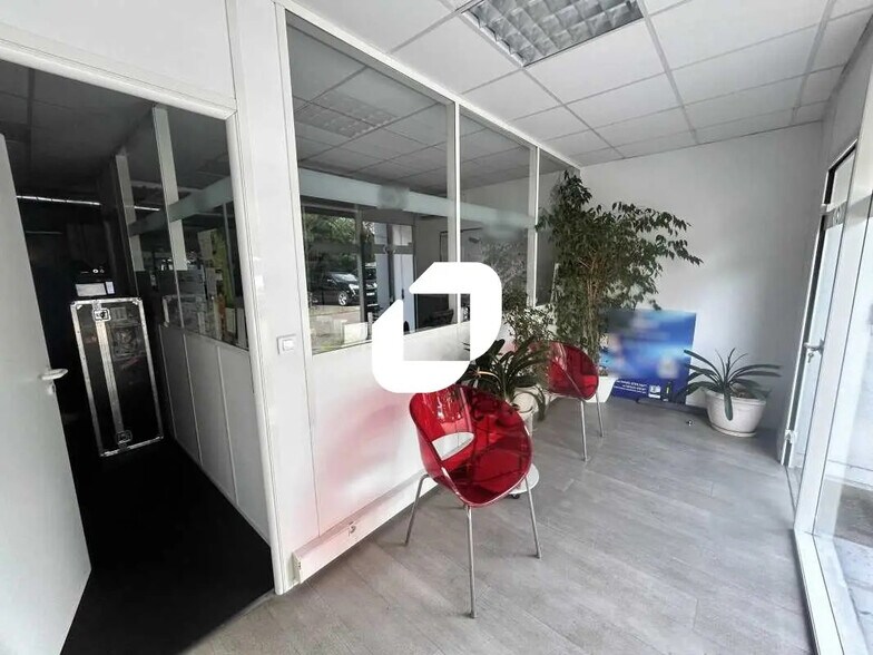 Flex in Montigny-lès-Cormeilles for lease - Interior Photo - Image 1 of 32