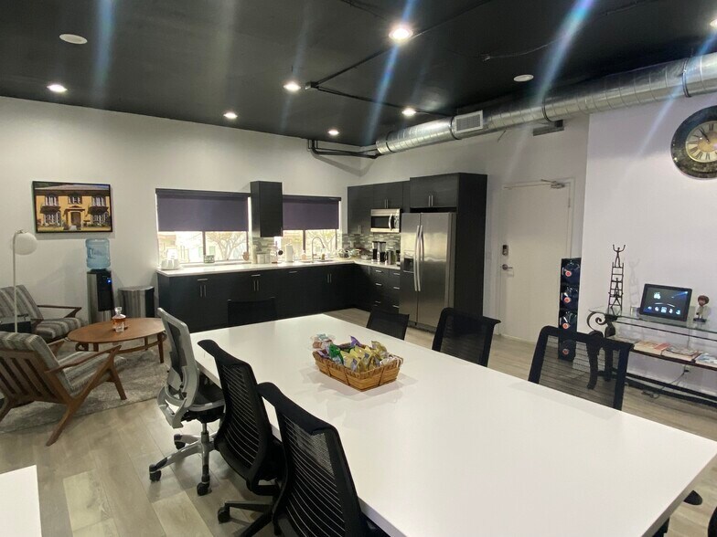 6930 Owensmouth Ave, Canoga Park, CA à louer - Photo intérieure - Image 3 de 16