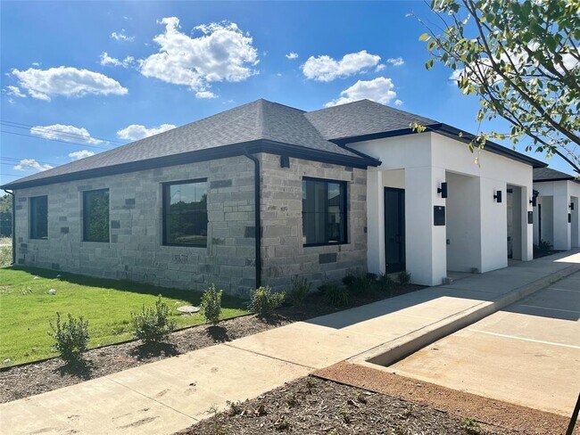 More details for 2001 Auburn Hills Pky, McKinney, TX - Office for Lease