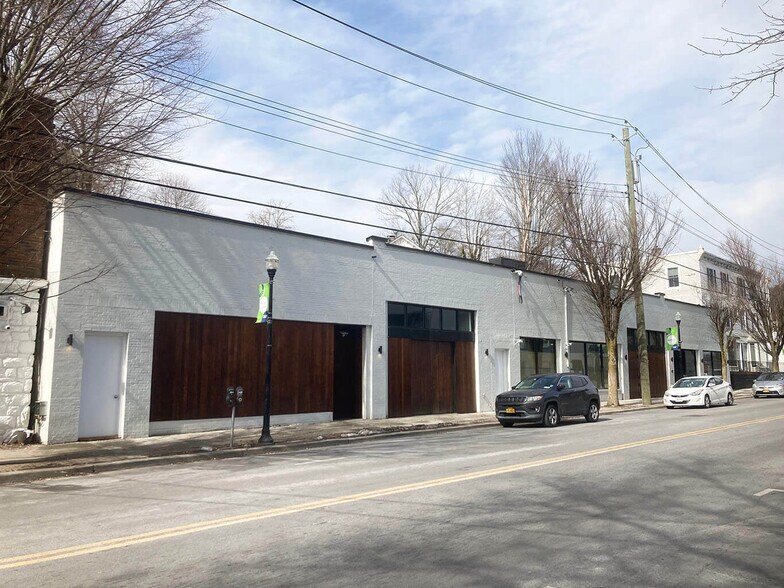 92 S Moger Ave, Mount Kisco, NY à louer - Photo du bâtiment - Image 3 de 8