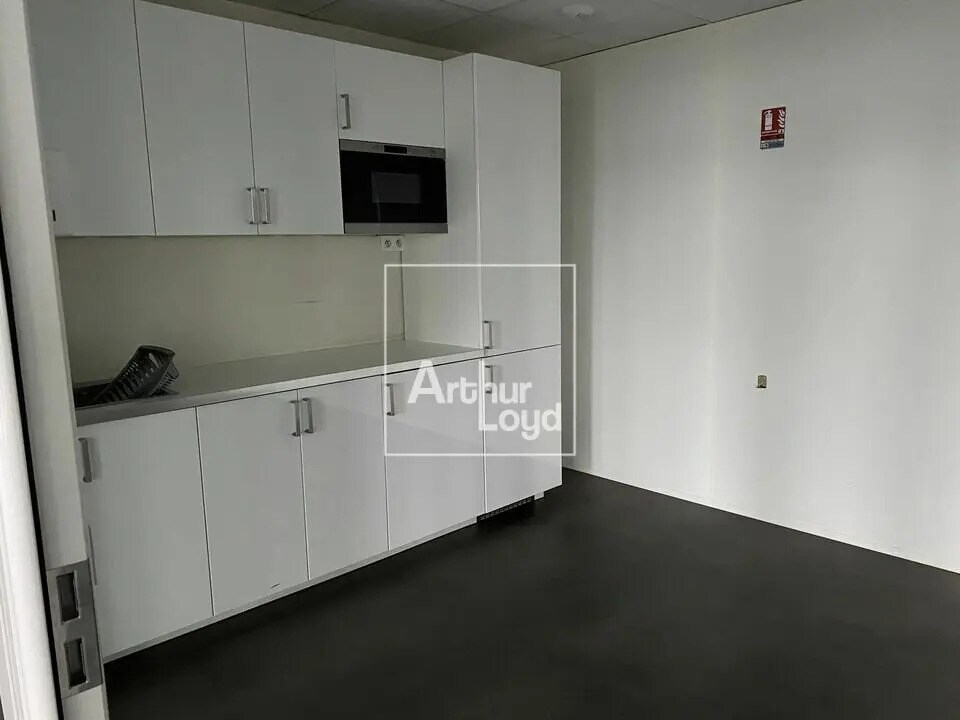 Office in Lieusaint for lease Interior Photo- Image 1 of 8