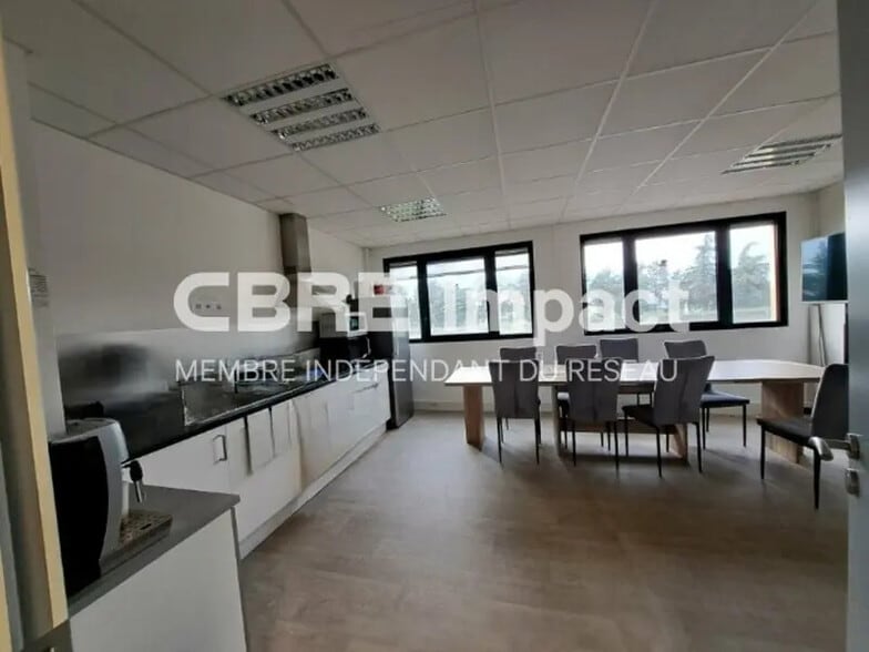 14 B Rue Pierre De Coubertin, Dijon for lease - Interior Photo - Image 2 of 5