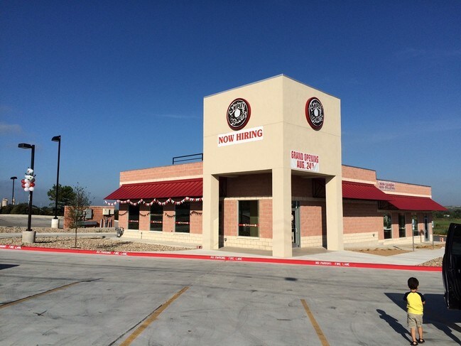 Plus de détails pour 3201 Commercial Cir, New Braunfels, TX - Commerce de détail à louer