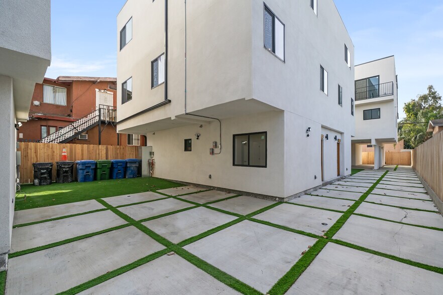 913 N Hobart Blvd, Los Angeles, CA à vendre - Photo du bâtiment - Image 3 de 41