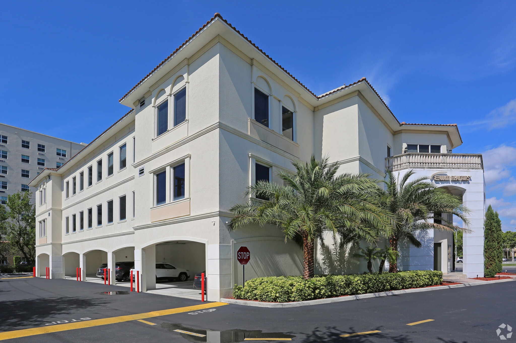 2750 NE 185th St, Aventura, FL for lease Primary Photo- Image 1 of 8