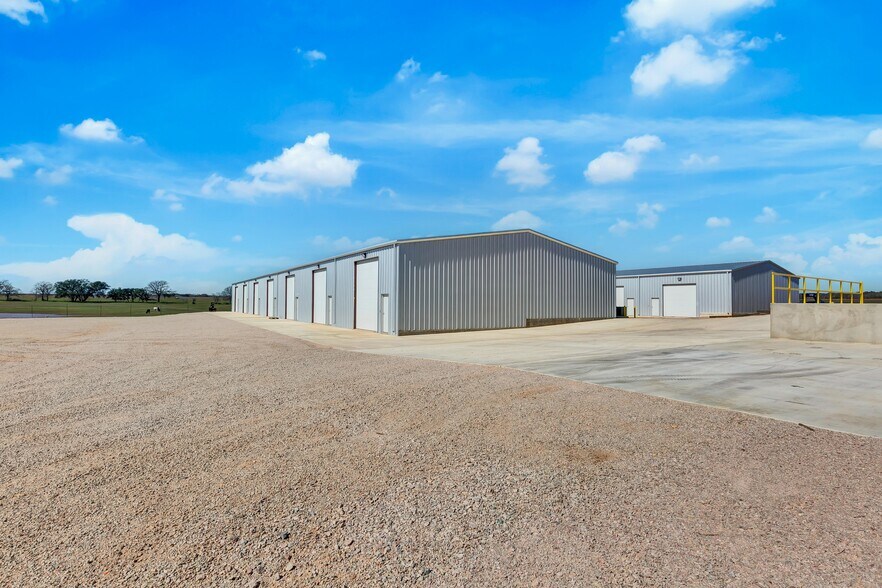 343 Miracle Mile, Stonewall, TX for lease - Building Photo - Image 2 of 24