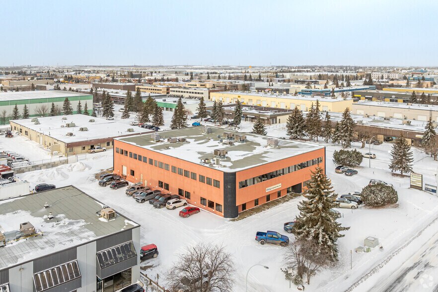 17205 106A Ave NW, Edmonton, AB à louer - Aérien - Image 2 de 3