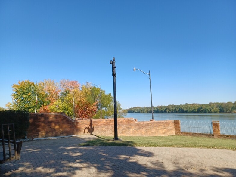 215 Judiciary St, Aurora, IN for sale - Building Photo - Image 3 of 28