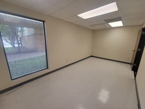 2027 S 61st St, Temple, TX for lease Interior Photo- Image 2 of 5