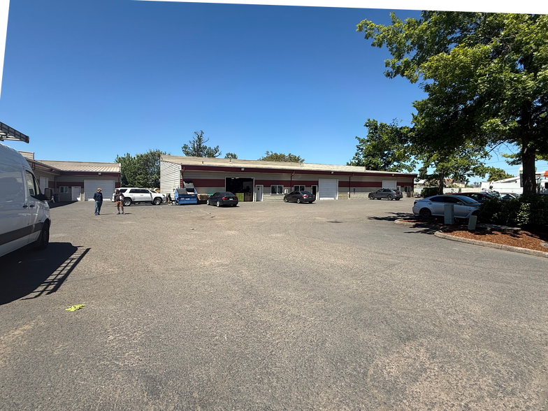 2950-2952 Allane Ln, Eugene, OR à louer - Photo du bâtiment - Image 3 de 7