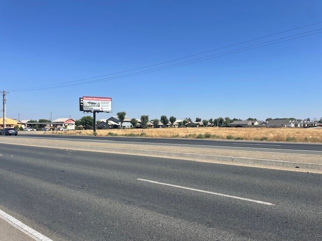 W. Riggin, Visalia, CA à louer - Photo du bâtiment - Image 3 de 4