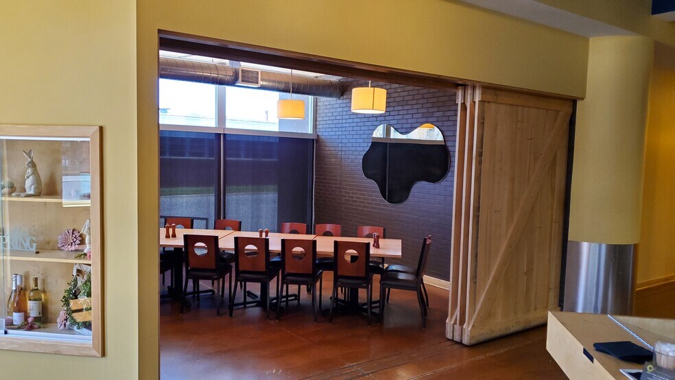 205 E Chicago St, Jonesville, MI à vendre - Photo intérieure - Image 3 de 11