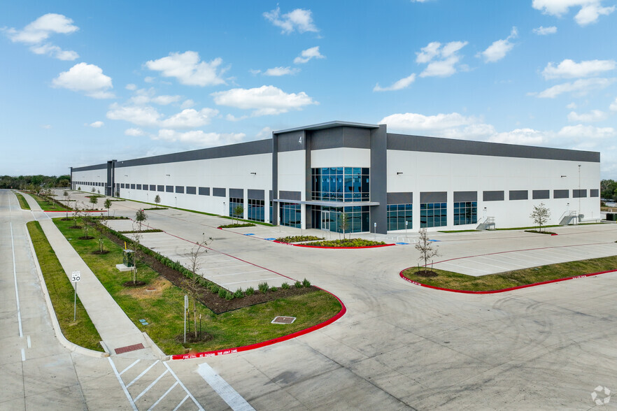 194 Commerce Center Dr, Buda, TX for lease - Building Photo - Image 3 of 22