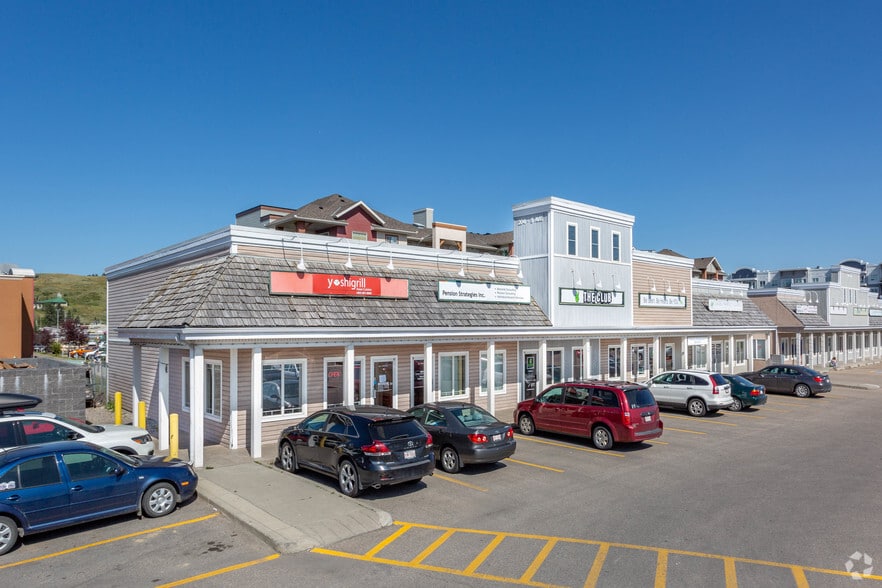 204 5th Ave W, Cochrane, AB à vendre - Photo du bâtiment - Image 2 de 2