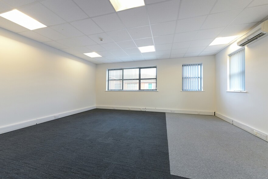 Park Ln, Nottingham for lease - Interior Photo - Image 3 of 6