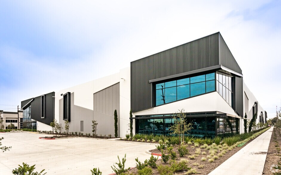 617 Sunkist St, Ontario, CA à louer - Photo du bâtiment - Image 3 de 10