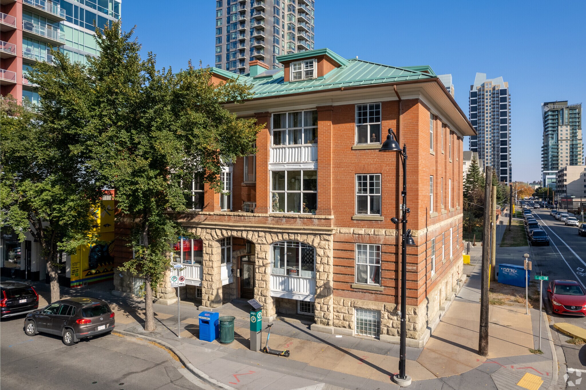 1324 1st St SW, Calgary, AB à vendre Photo principale- Image 1 de 6