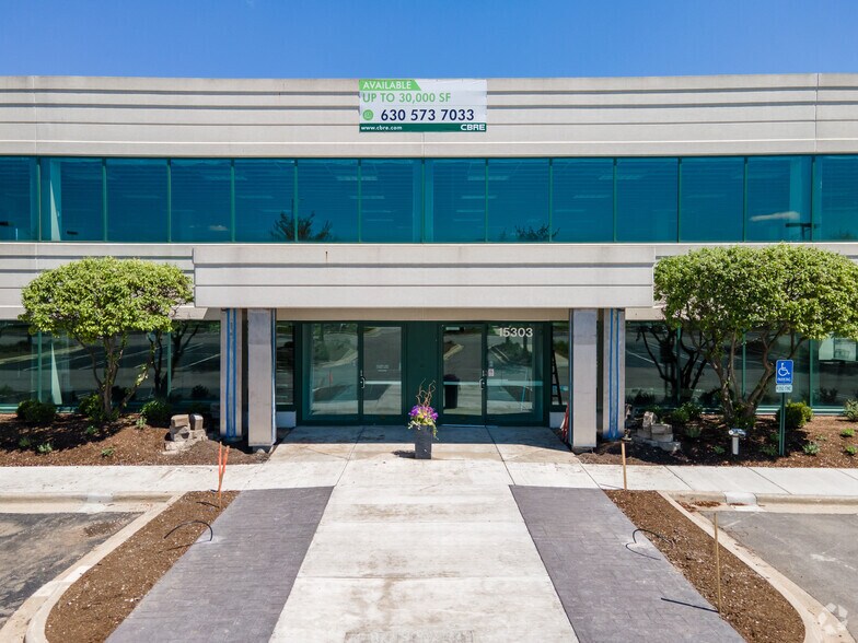 15303 S 94th Ave, Orland Park, IL à louer - Photo du bâtiment - Image 2 de 4