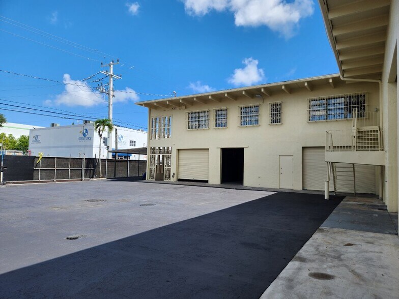 890 SW 69th Ave, Miami, FL à louer - Photo du bâtiment - Image 2 de 11