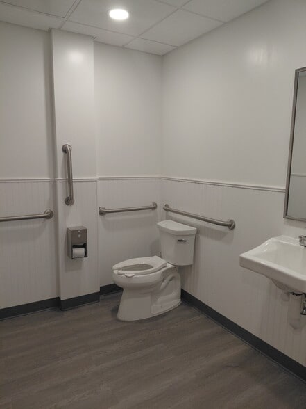 32 Stiles Rd, Salem, NH à vendre - Photo du bâtiment - Image 3 de 6