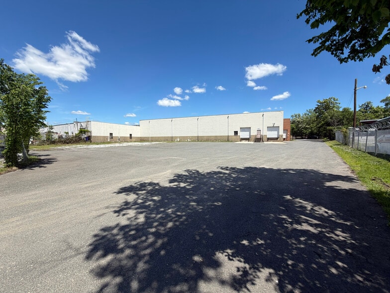 5300 Tuxedo Rd, Hyattsville, MD for lease - Building Photo - Image 3 of 10